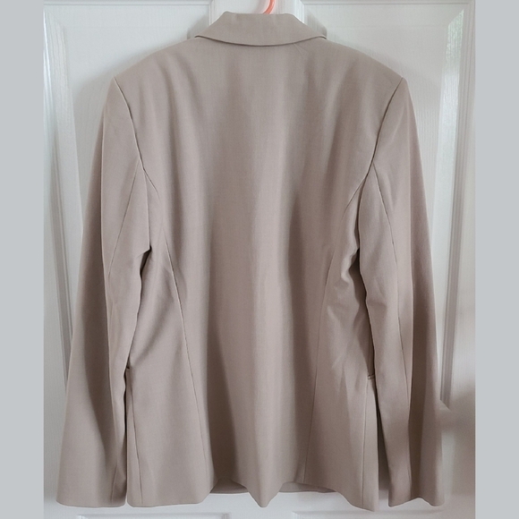 Tahari Blazer - Picture 9 of 9